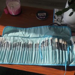 Brand New Makeup Brushes/used Purses 