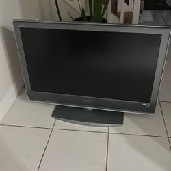 LCD Sony 40 Inch TV (Sony KDL-40S2000)