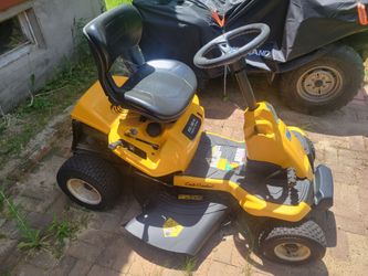 SEIZED ENGINE. Cub Cadet CC30 Riding Lawnmower