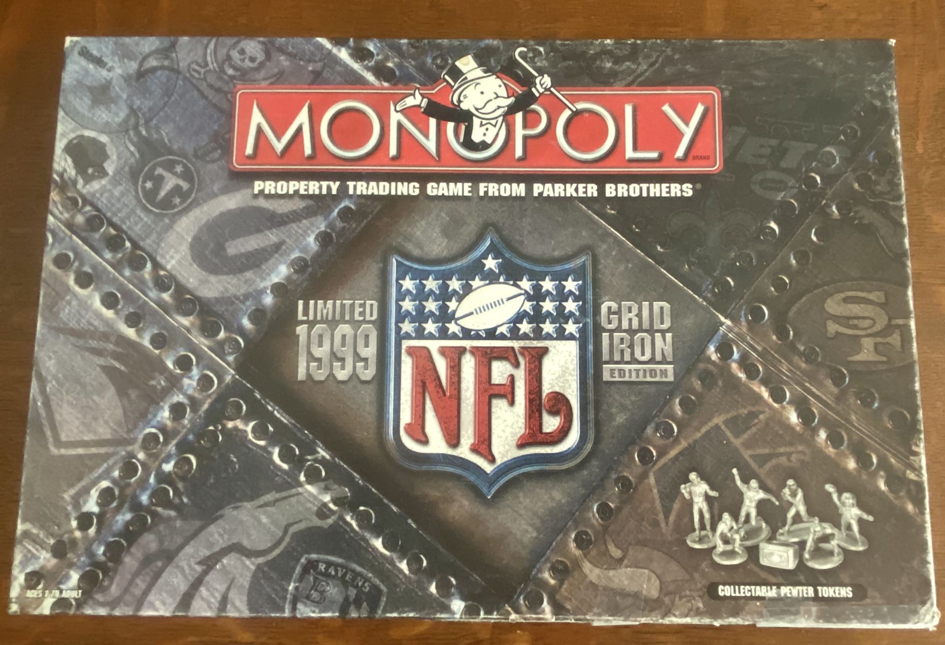 Monopoly NFL Limited Edition 1999 Grid Iron Board Game- Like New!