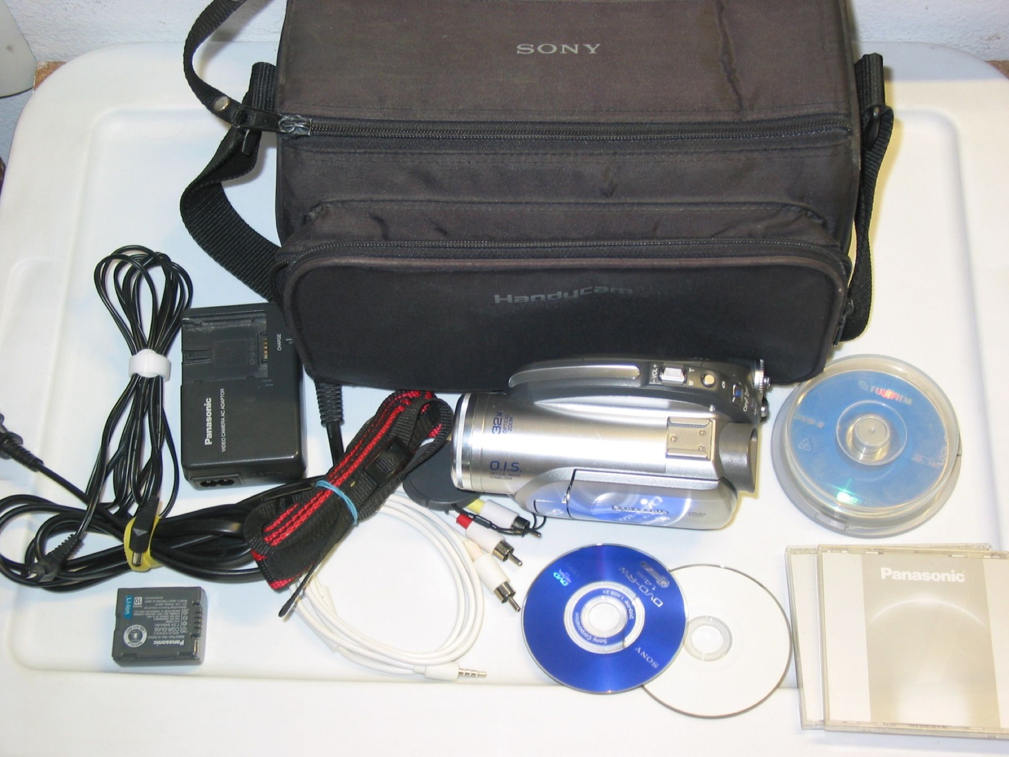 Panasonic VDR-D210 Mini-DVD Disc Video Digital Camcorder DVD-R DVD-RW DVD-RAM