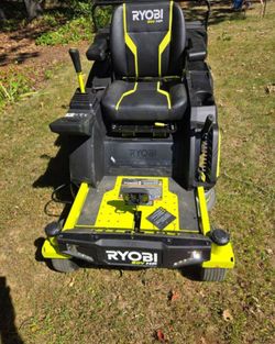 Riding mower zero turn by Ryobi 30 in with bagger