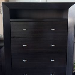 Dark Wood Dresser w/ Shelf – Clean & Sturdy 