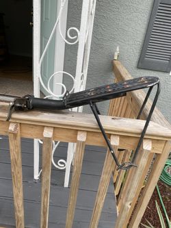 Delta seat post bicycle rack with panniers support