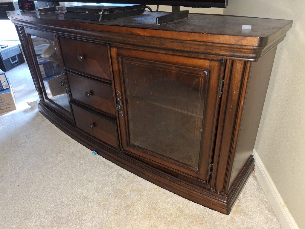 FREE TV Console