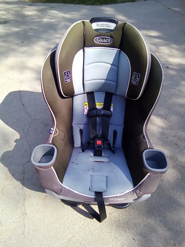 Graco Extend-a-Fit Big Booster Car Seat Has Some Burn Holes But Clean