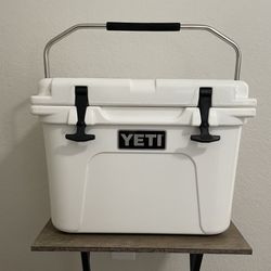 White YETI Roadie 20 Cooler With Metal Handle And Plug - RARE - DICONTINUED