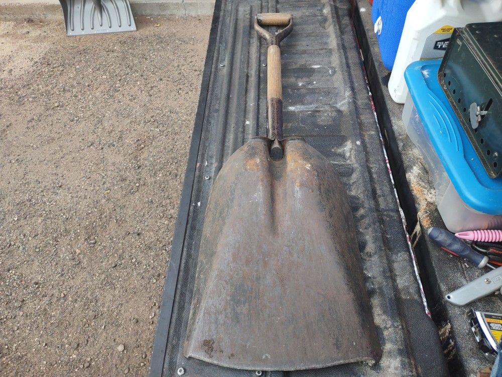Steel Shovel 