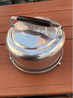 Vintage cake carrying pan