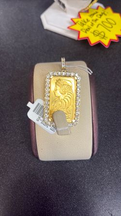 14k diamond pendent