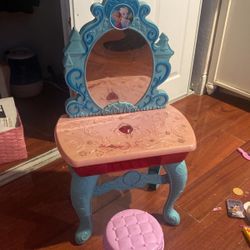 Elsa Vanity 