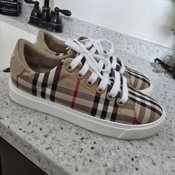 Burberry Kids Shoe Size 35