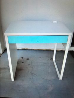 desk 29 W x 20 L x 29 H inches
