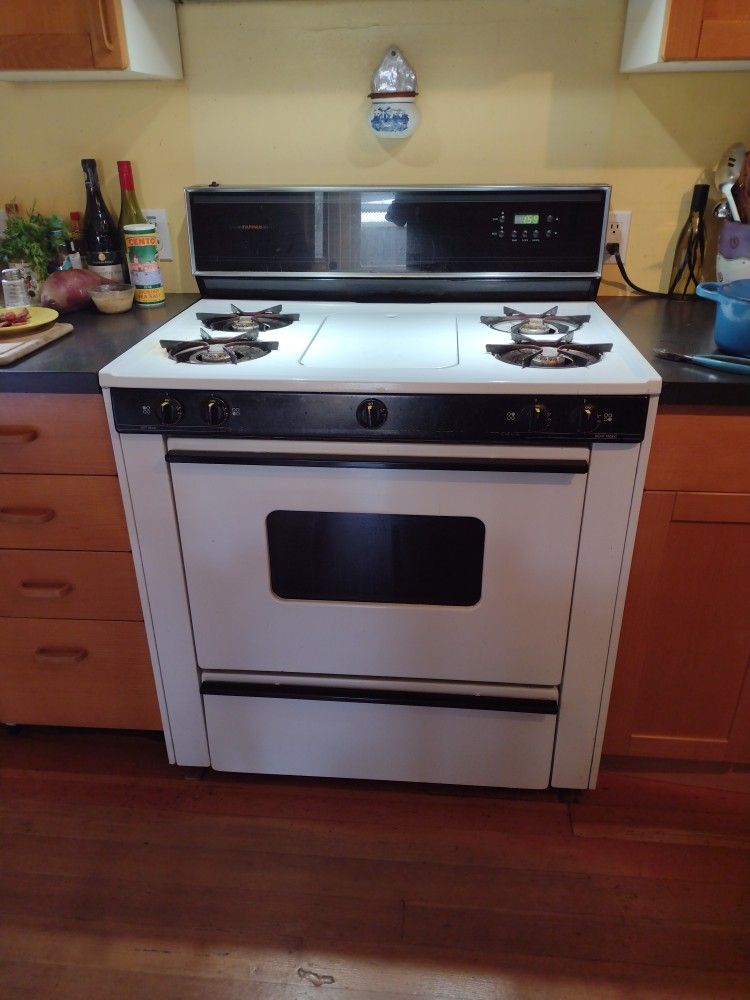 36" TAPPAN GAS RANGE, Good Condition