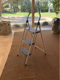 4 FT STEP LADDER - Gorilla Ladders