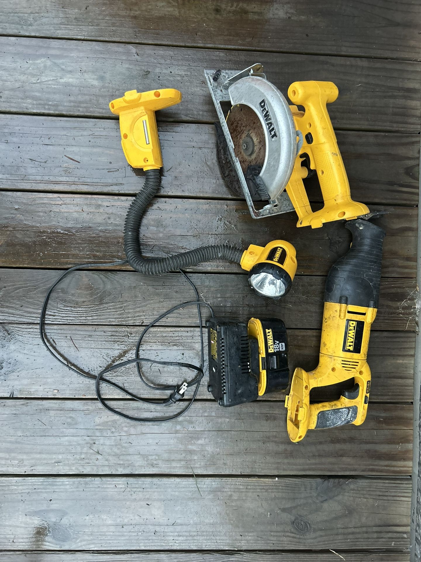 Dewalt Set , Circular Saw , Flashlight, Sawsall, Battery