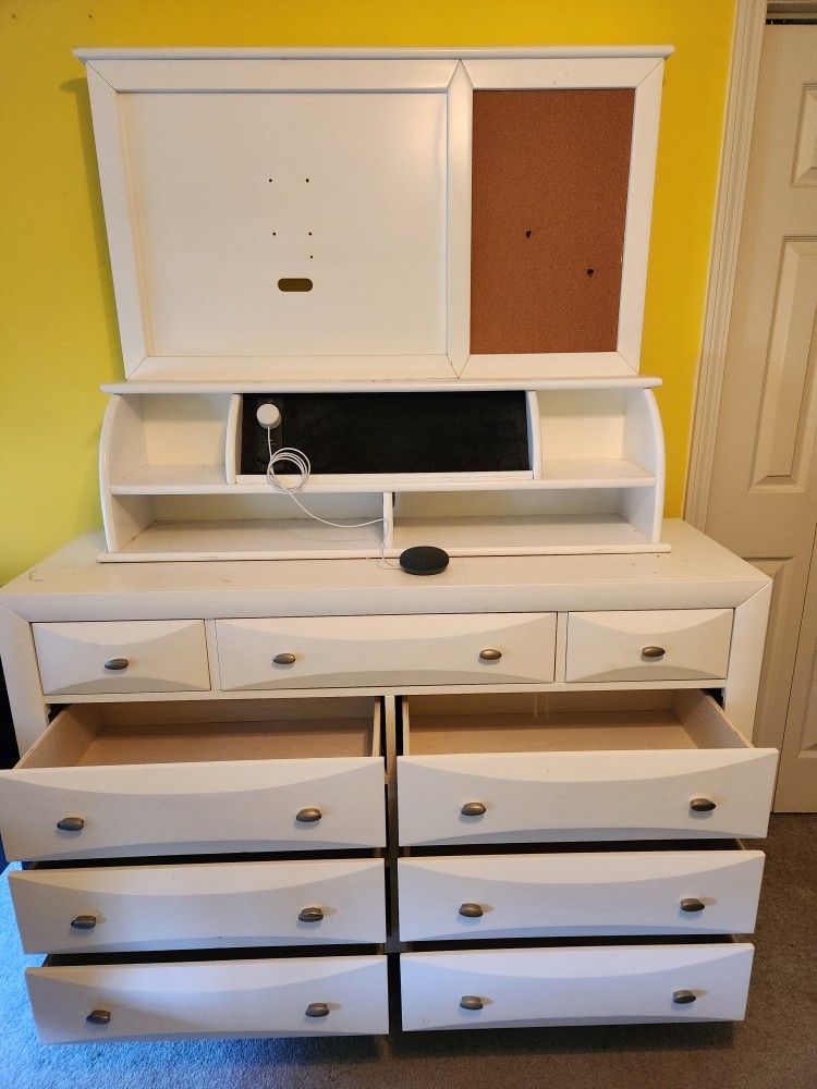 Adolescent Dresser