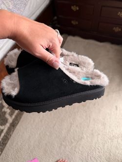 UGG Slides Size 6 Women’s