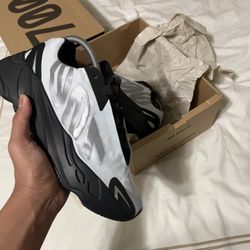 Yeezy Boost 700 MNVN “Blue Tint” – Size 8
