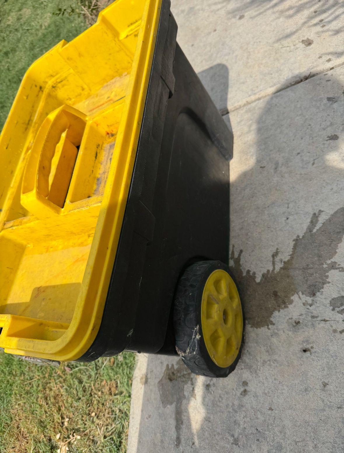 tool box on wheels