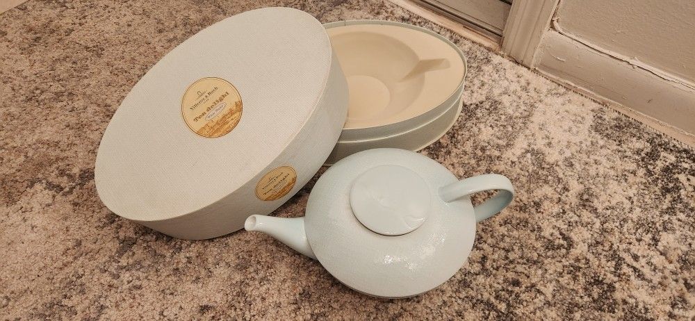 Ceramic Japanese Tea Pot π΅. New. In The Box. Peter Holiday Gift π Gor Tea Loves. Rare. Hard To Find. $45 Or Best Offer