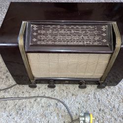 Vintage Phillips  Tube Bakelite Radio