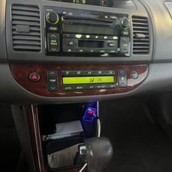 Camery Toyota 2004 .Silver 