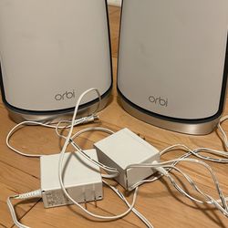 Orbi 852 Wifi 6  Router and satellite