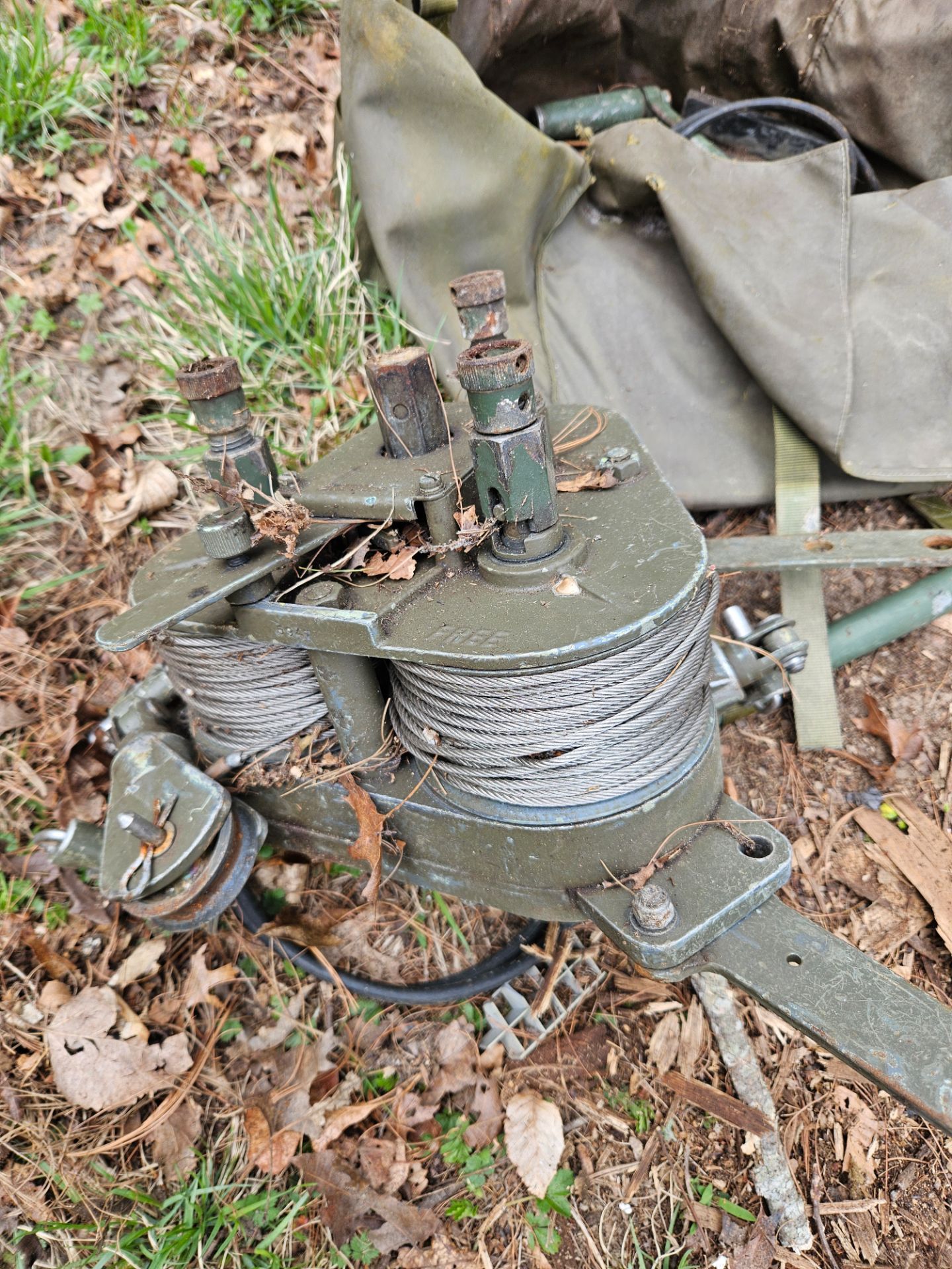 Mast winch system