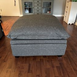 Comfy Ottoman w/ Storage!