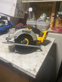 Saw Dewalt 20vmax and battery 2.0ah