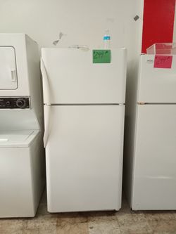 Frigidaire Refrigerator white excellent condition . Warranty . Delivery available . 2203 Fowler st. Ft. Myers 33901