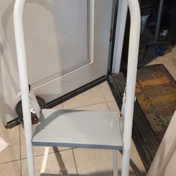 Pittsburg: 2 Step Metal Folding Stepstool / Step Ladder