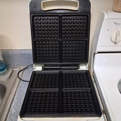 Big waffle maker Pickup Between 2:00-11:00 Pm Rainbow/charleston Cash Only Read Description Moving need gone price is firm