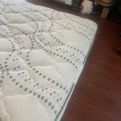 Queen Mattress / Box Spring With Drawers