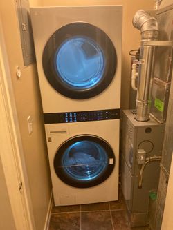 Gas Stackable washer dryer