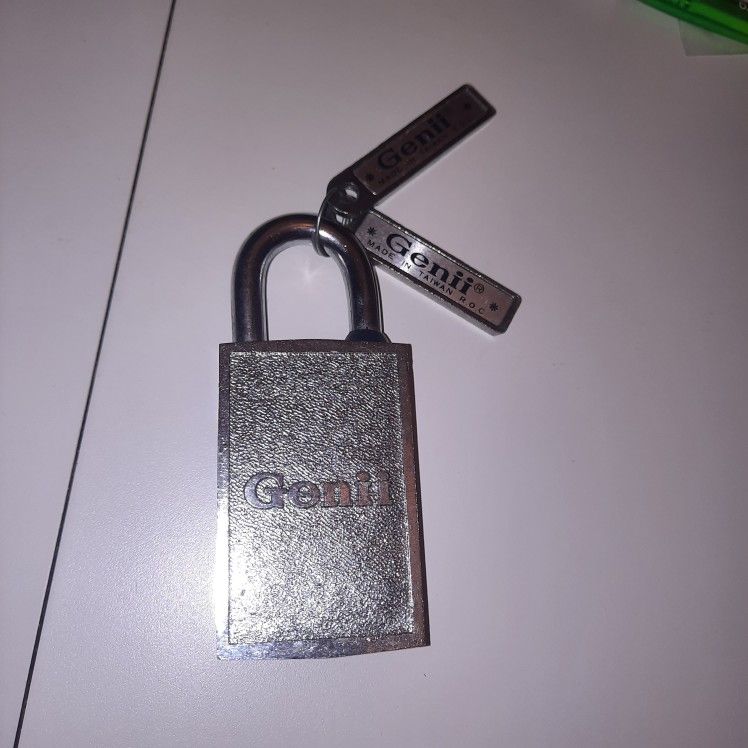 Vintage Genii Magnetic Pad Lock. Great Condition! Works!