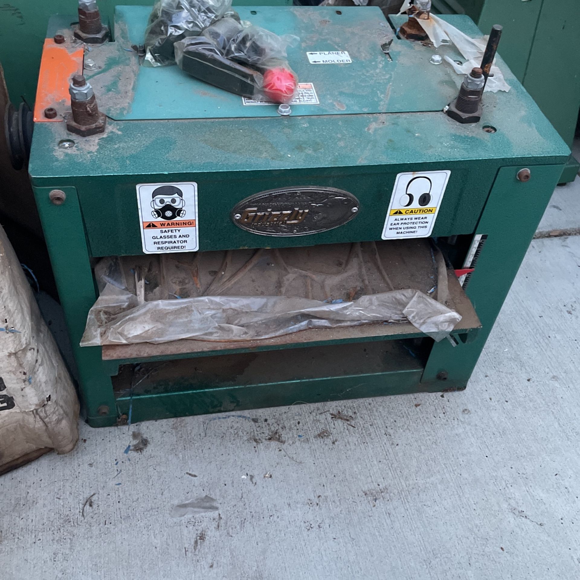 Grizzly Industrial Grinder Never Used A Lot Of The Parts Still In Box