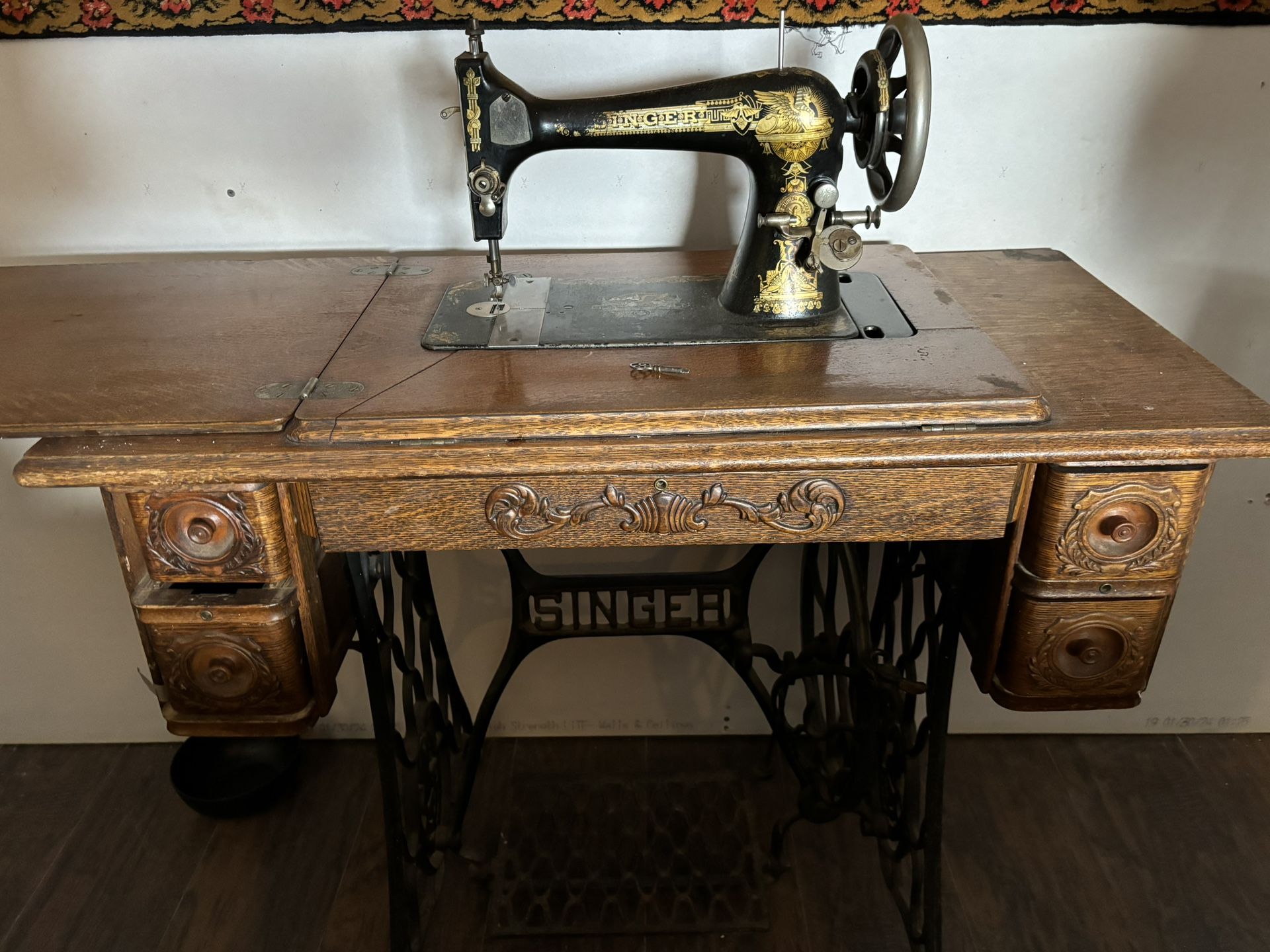 1910 Singer Sewing Machine Trundle