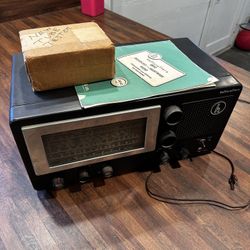 Vintage Hallicrafters Shortwave Radio