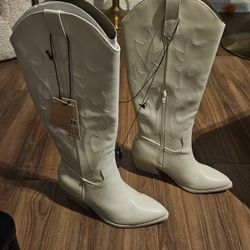 Brand New Cream Cowgirl Boots. 8.5 Woman's 🤍✨ (Still Tagged!)