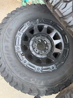 Fuel rim and BFGoodrich tires, tire size 285–70R17