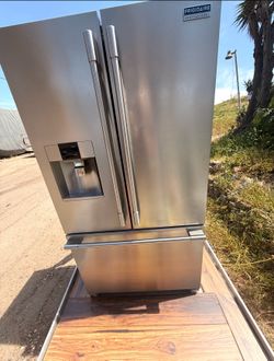 Frigidaire Pro Series Refrigerator