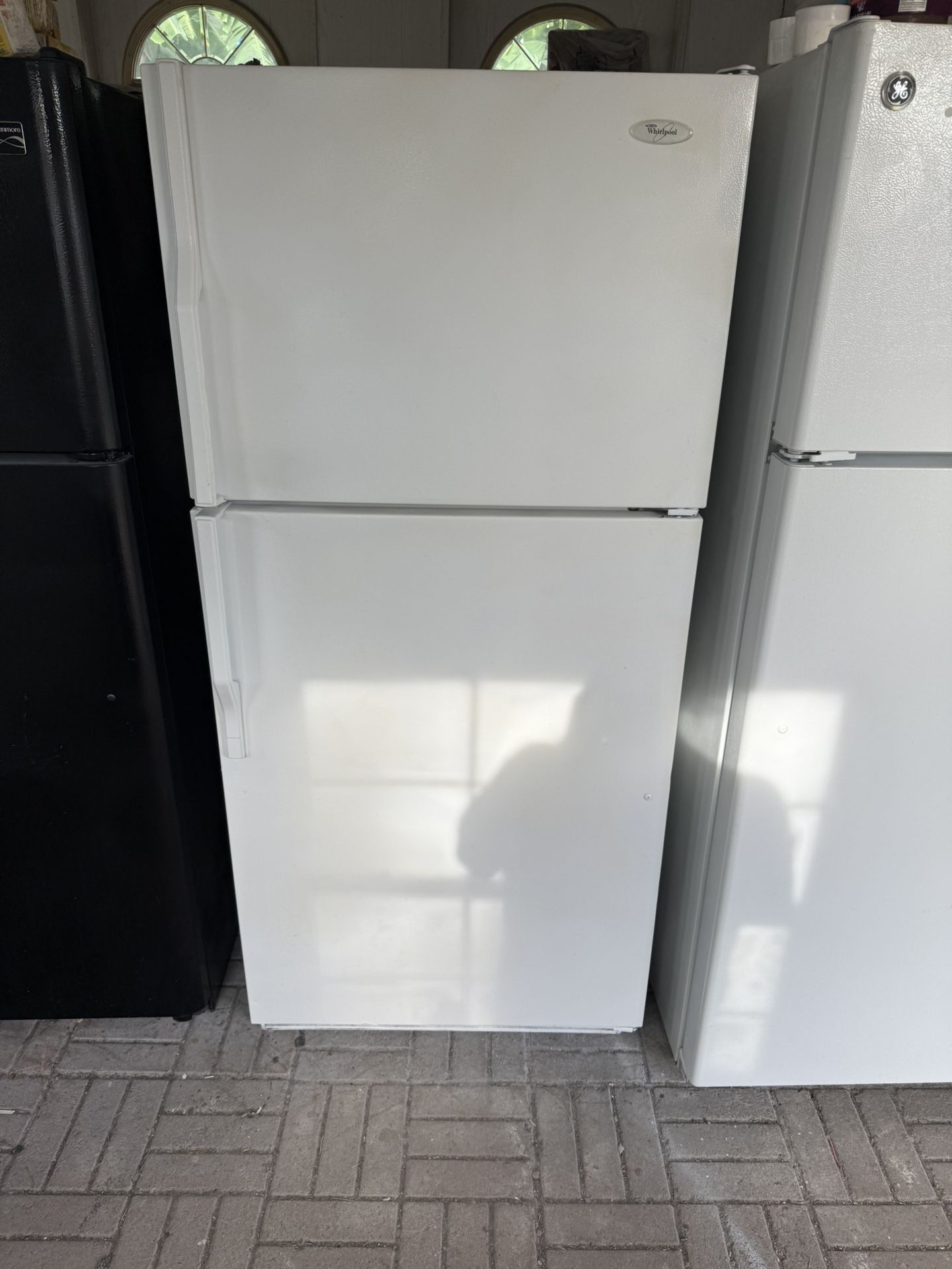 ❤️HAS ICE MAKER😘EXCELLENT RUNNING WHITE FRIDGE😍WILL DELIVERY FOR FEE😻🎊RUNS LIKE BRAND NEW🎉NO ISSUES WITH IT🇺🇸ITS BEEN CLEANED IN & OUT⚜️IN MARR