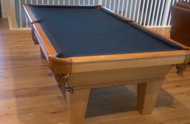 Connelly Pool Table 8” Great condition!