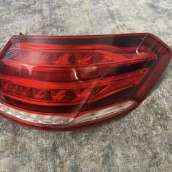 2014-2016 Mercedes W212 E-Class Right RH Passenger Outer LED Tail Light
