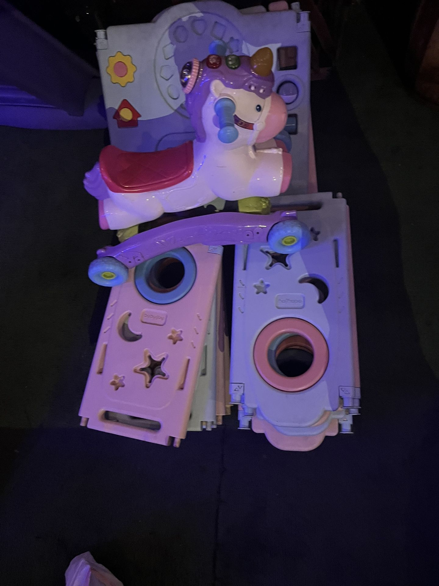 Free Kids Fence And Horse Toy