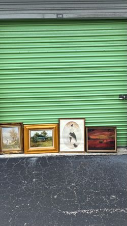 Muchas y variadas pinturas a la venta alrededor de 300