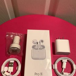 20Watts Apple Combo Bundle/Brand New 20 Watts Original Apple IPhone C-Type Fast Charger and Car Charger and Wireless Earbuds