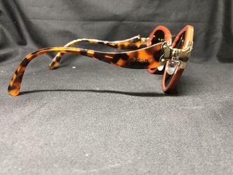 Prada sunglasses model SPR09T